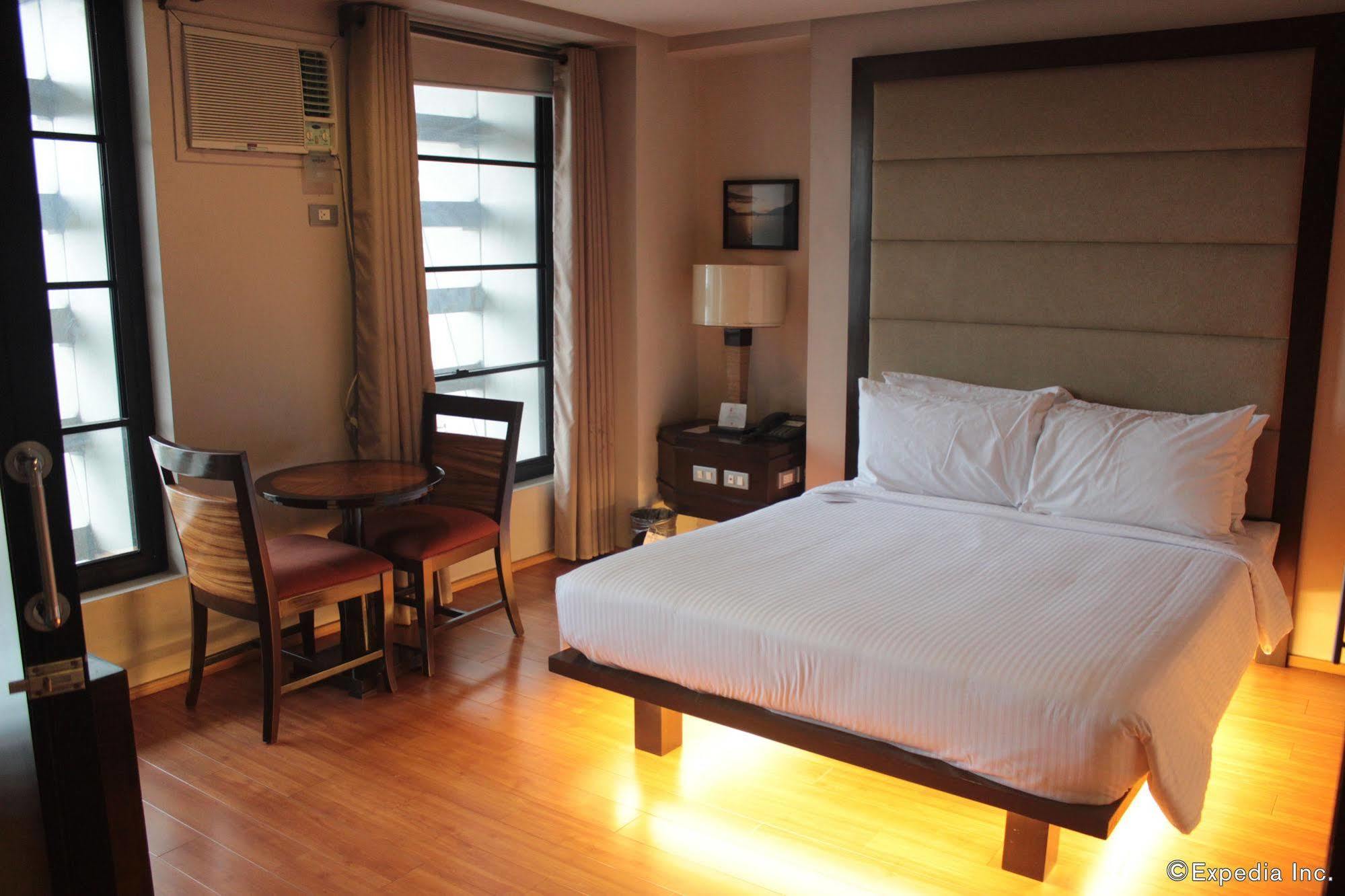 Soleste Suites Manila Exterior foto